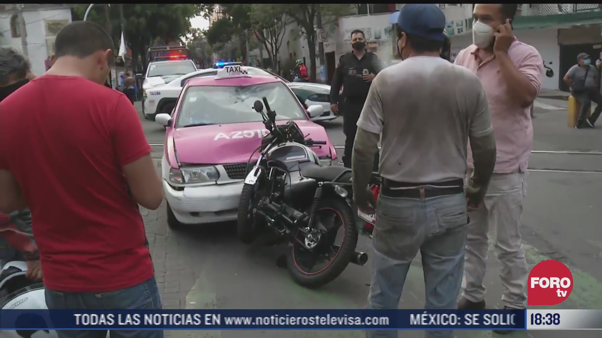 motociclista resulta lesionado tras chocar con taxi