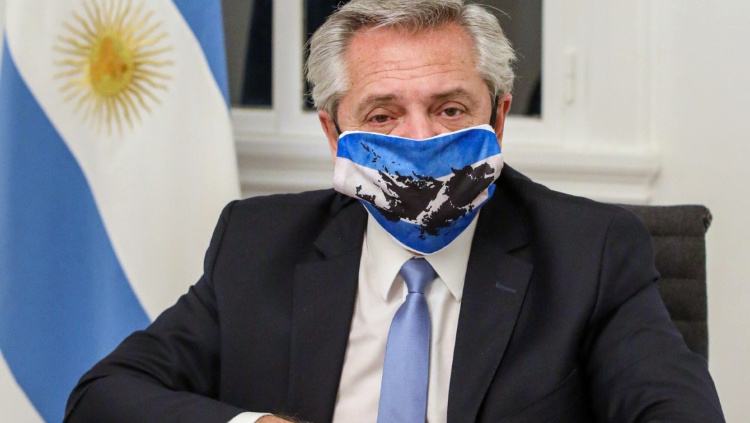 Presidente de Argentina, que ya había sido vacunado, da positivo a COVID-19