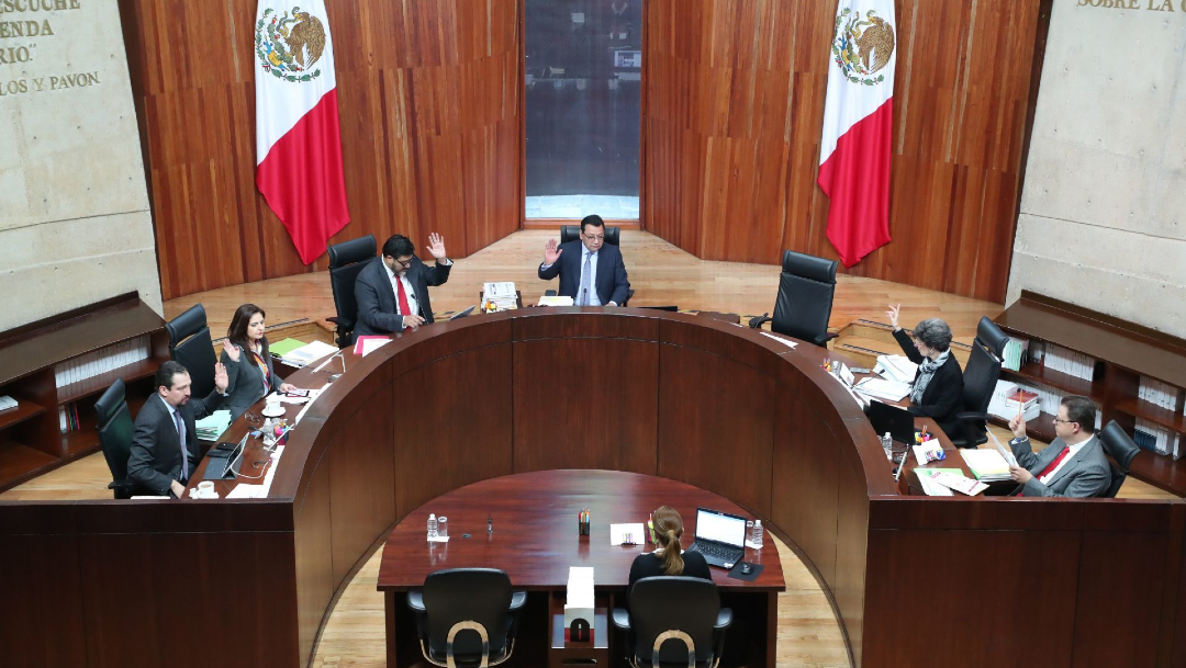 Fotografía que muestra una sesión en la Sala Superior del Tribunal Electoral del Poder Judicial de la Federación.