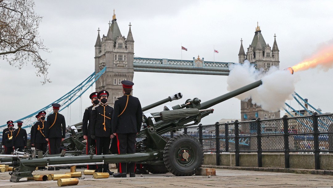 En Londres, baterías dispararán 41 rondas como señal de respeto al Duque de Edimburgo tras su muerte (Getty Images)