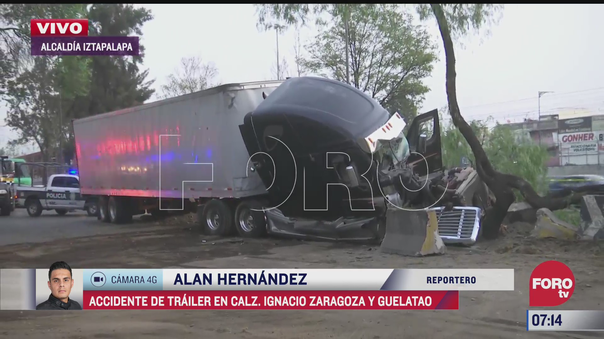 trailer choca contra arbol en calzada ignacio zaragoza conductor queda prensado