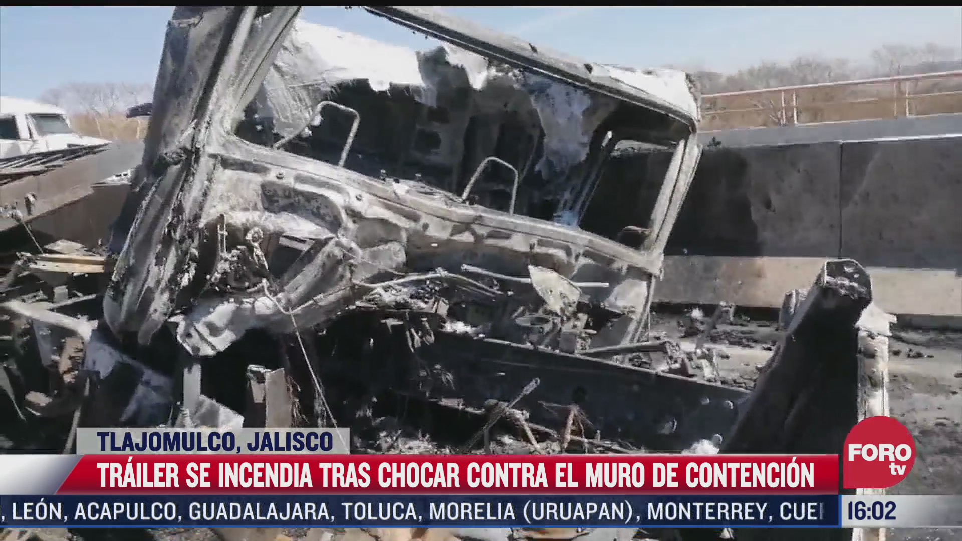 trailer se incendia en tlajomulco de zuniga en jalisco