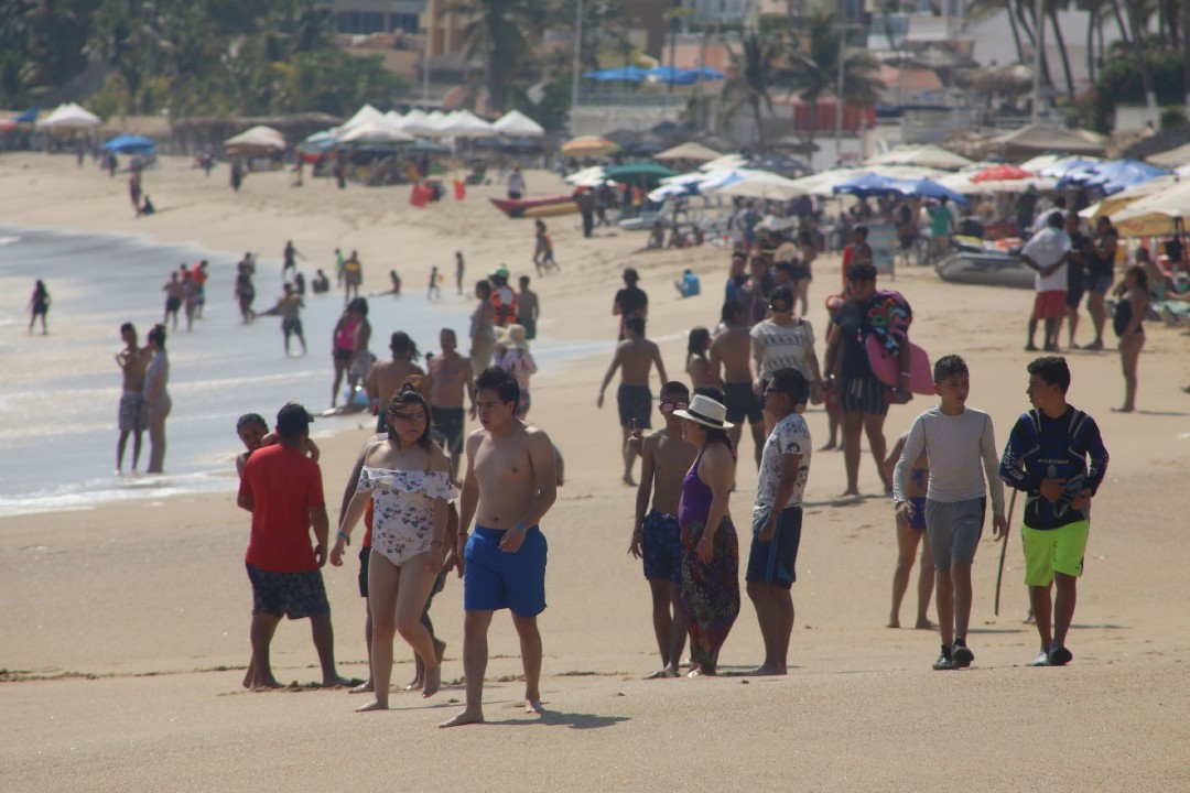 Turistas-olvidan-medidas-sanitarias-en-Acapulco