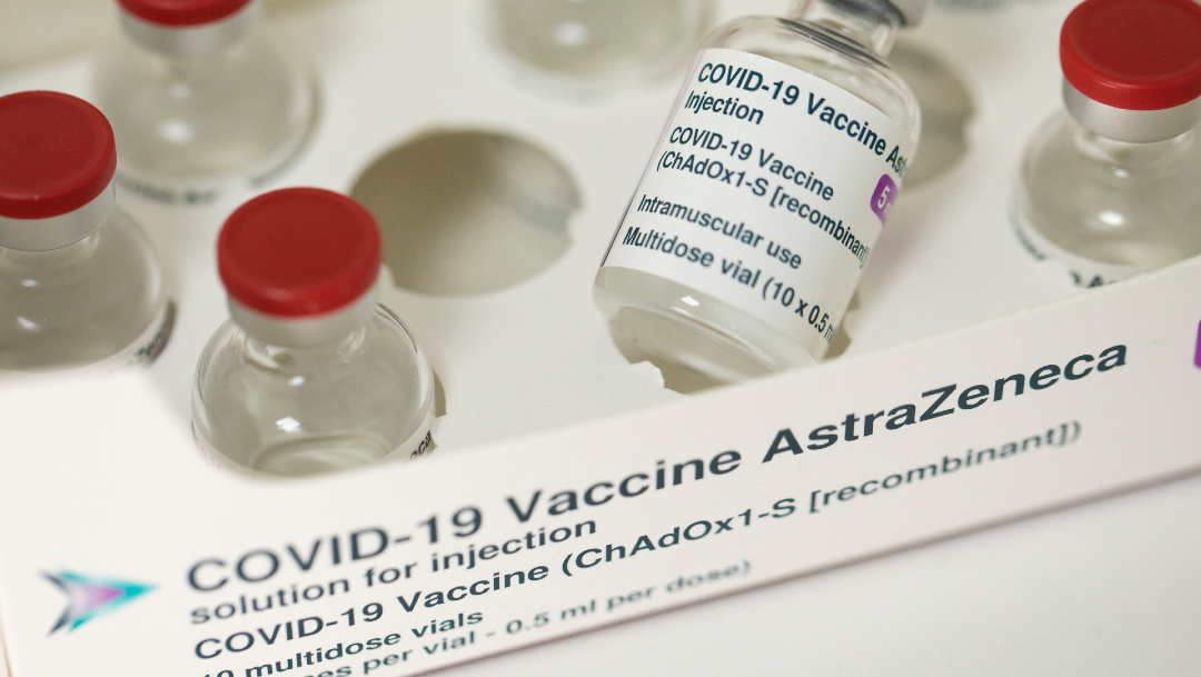 Vacuna COVID-19 de AstraZeneca sí tiene vínculo claro con trombosis: Responsable de EMA