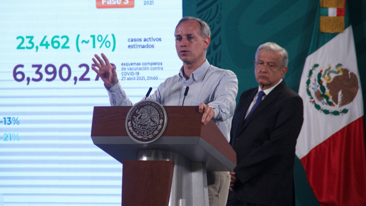 Andrés Manuel López Obrador, presidente de México acompañado de Hugo López-Gatell Ramírez, subsecretario de Prevención y Promoción de la Salud