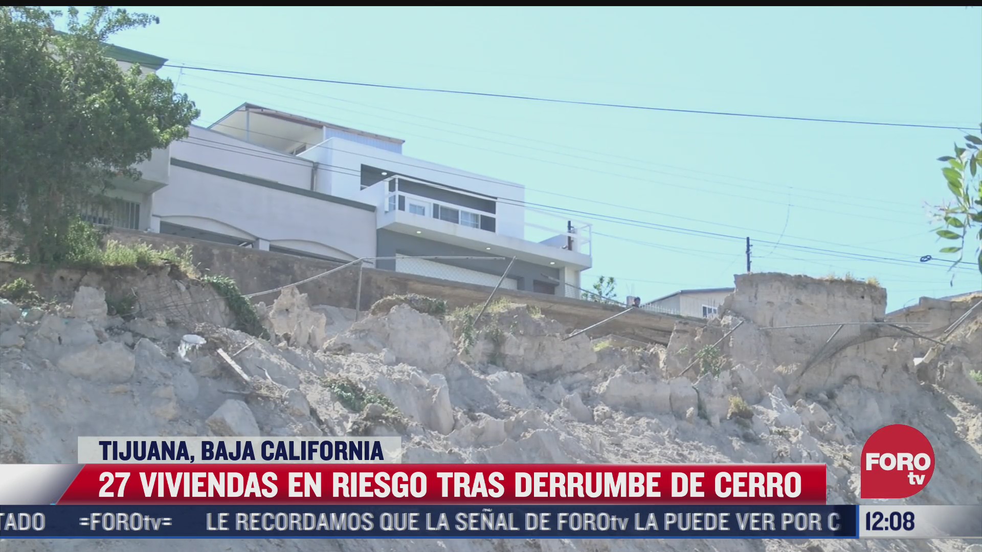 viviendas en riesgo tras derrumbe de cerro en tijuana baja california