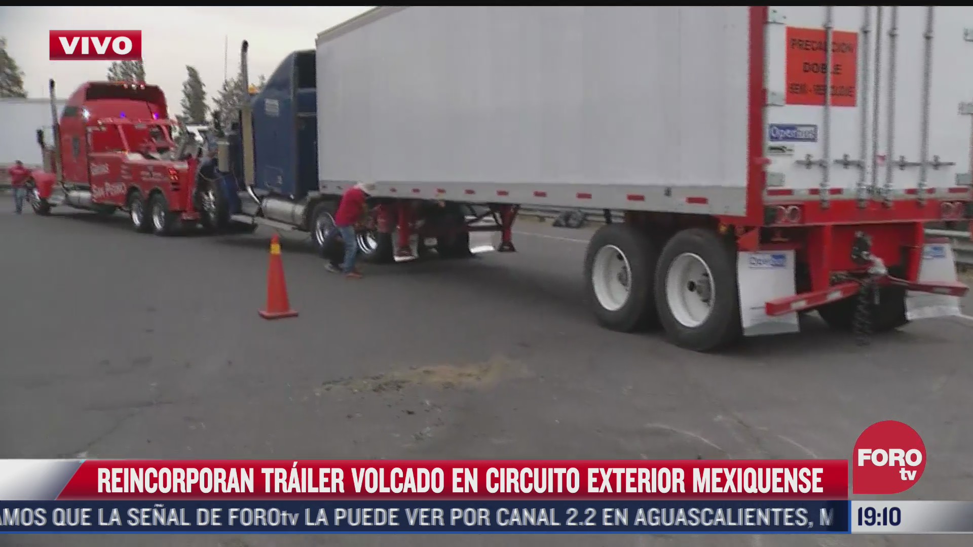 vuelca trailer con galletas en circuito exterior mexiquense