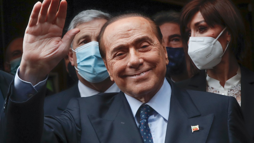 Vuelven a hospitalizar a Silvio Berlusconi en Milán