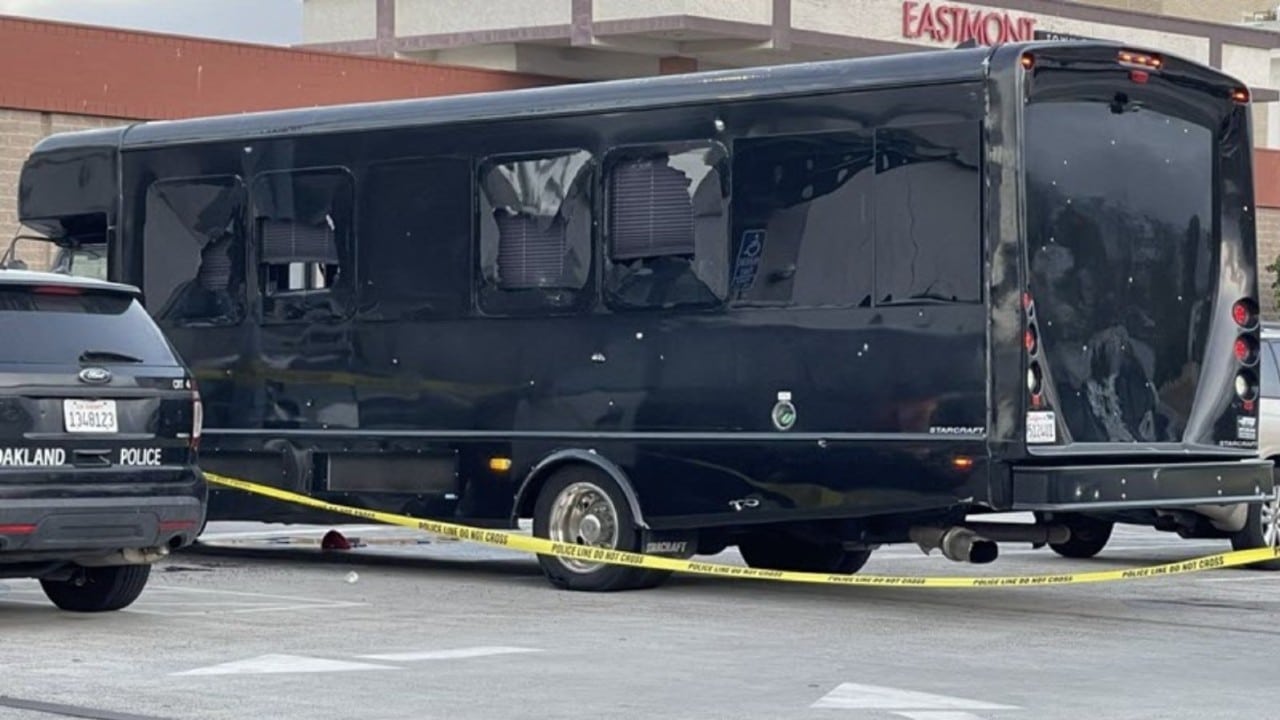Mueren dos mujeres y tres más resultan heridas tras tiroteo contra un ‘party bus’