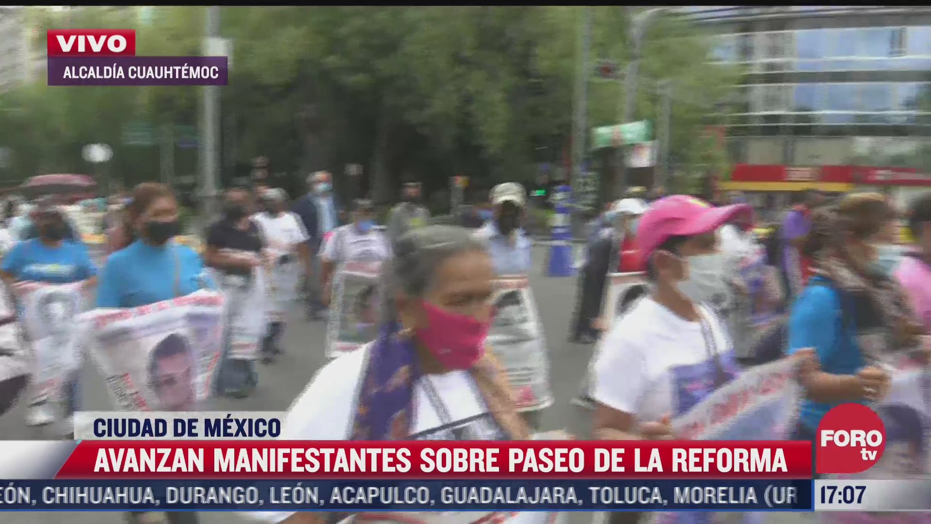 avanzan manifestantes sobre reforma por aniversario de desaparicion de normalistas de ayotzinapa