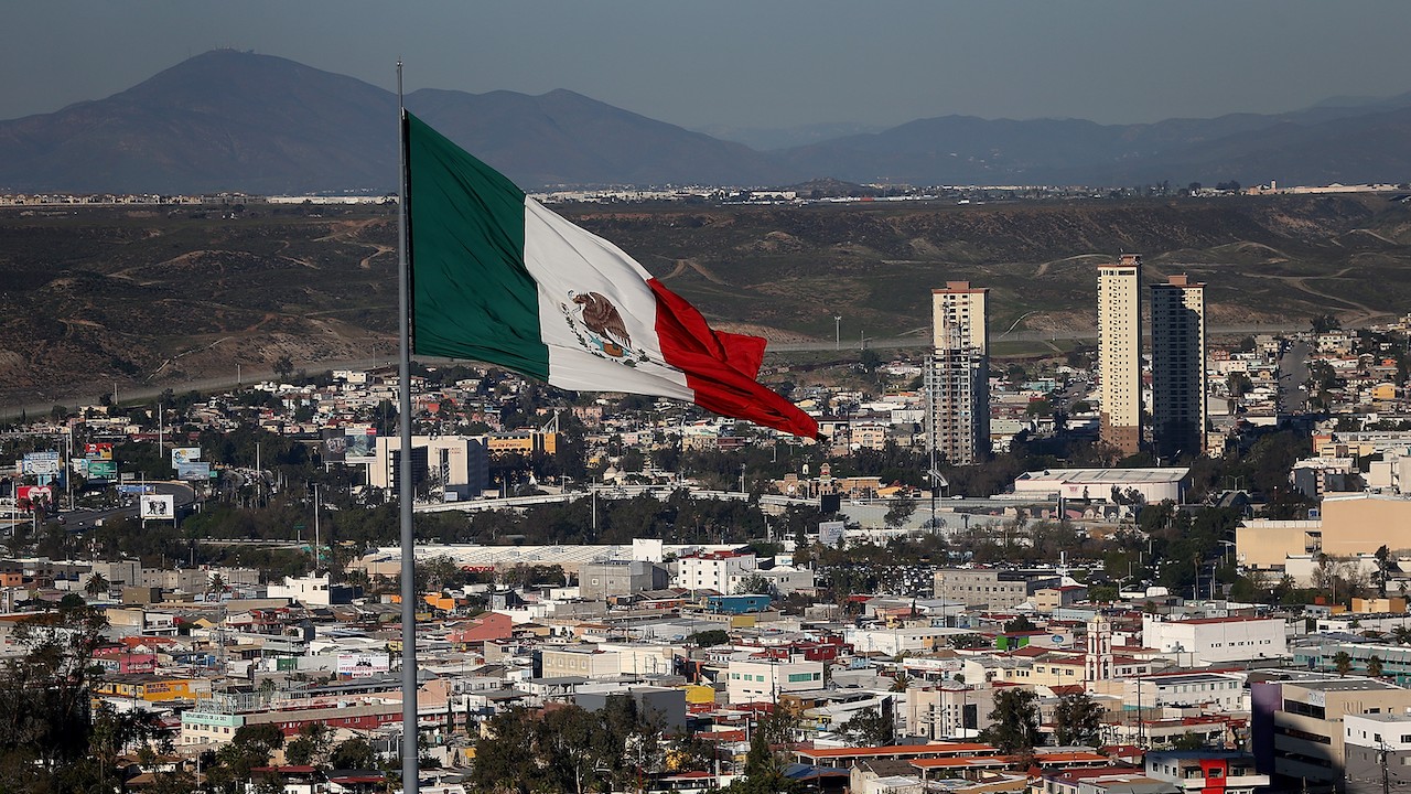 Bandera de México ondea en Tijuana (Getty Images, archivo)