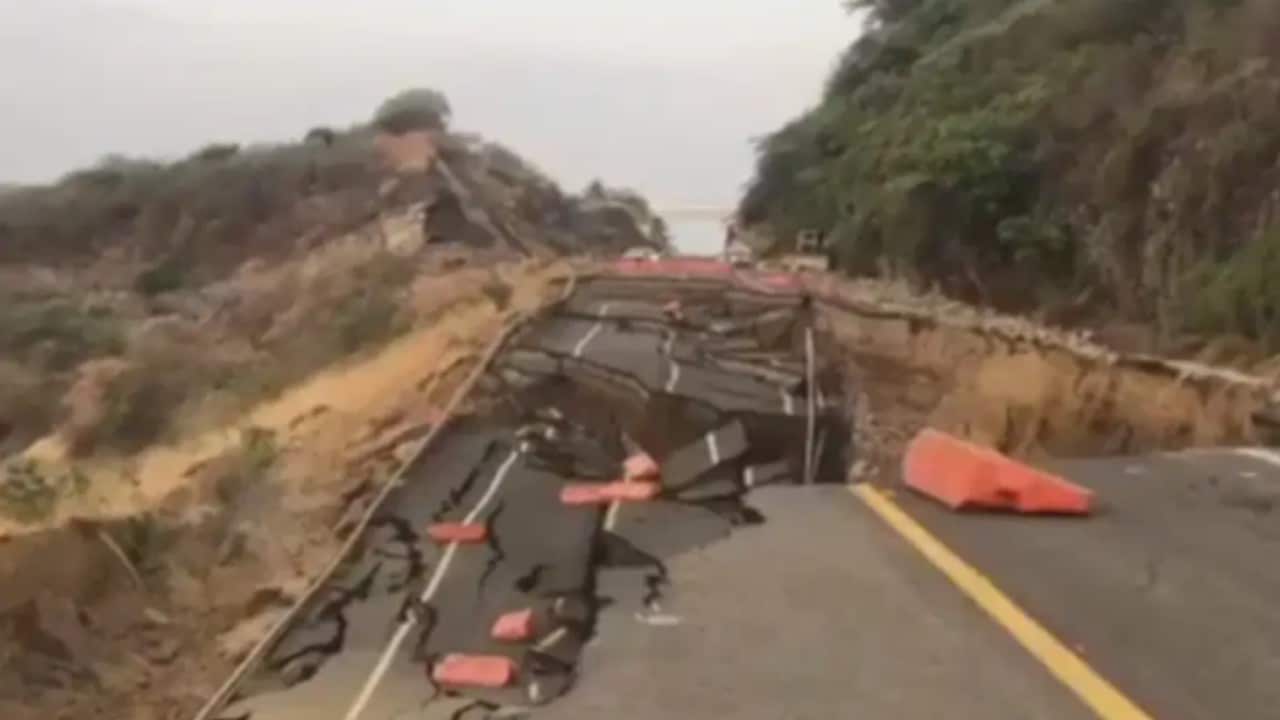 Colapsa parte de la autopista Siglo 21 en Michoacán