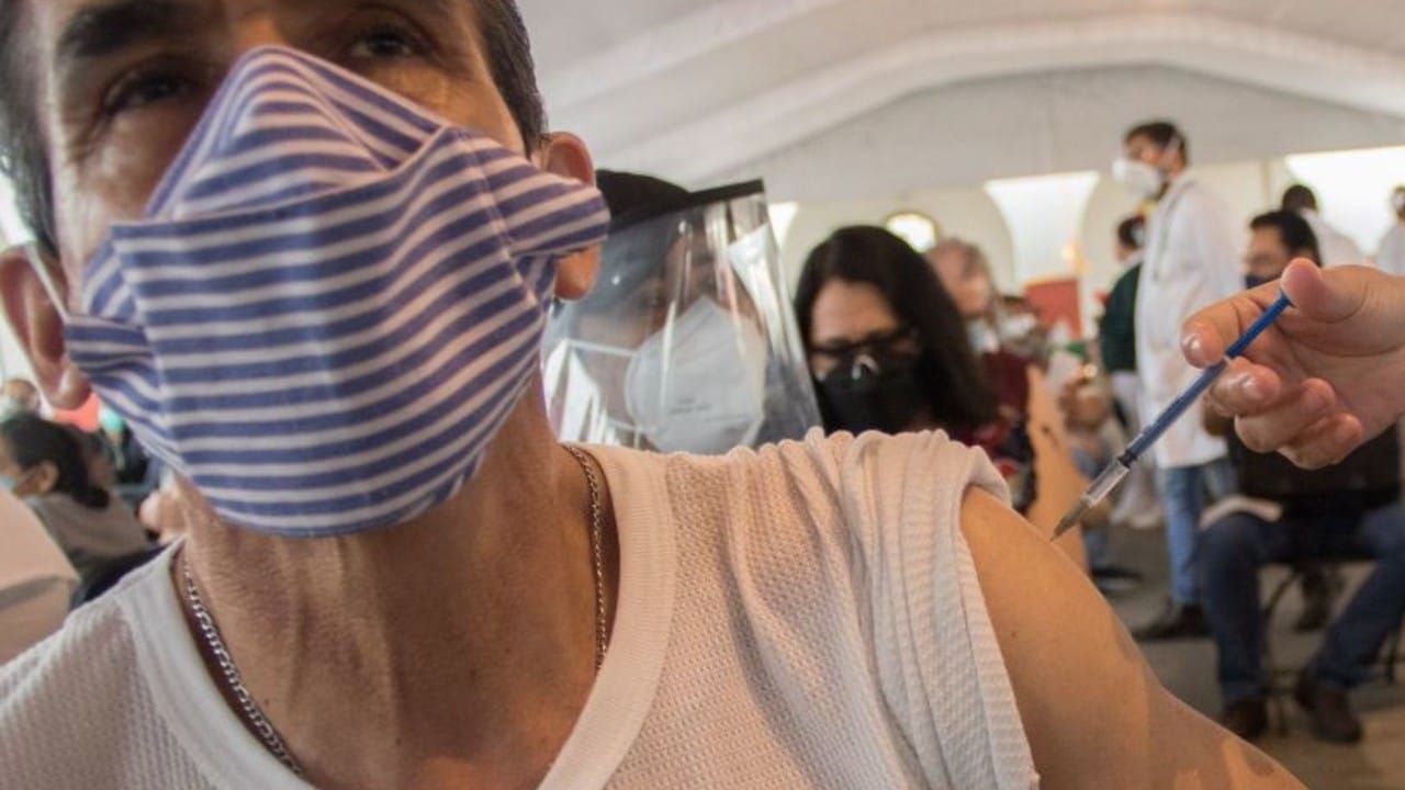 Continúa la vacunación en la Ciudad de México