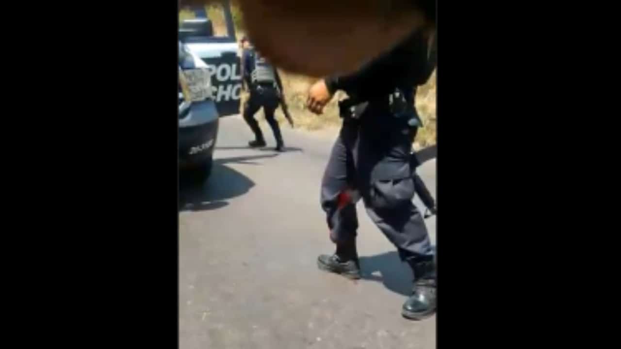 Civiles armados emboscan a policías estatales en Zitácuaro, Michoacán