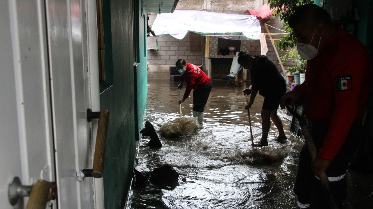 En una noche, llovió en Ixtapaluca lo equivalente a todo el mes de febrero; remueven escombros