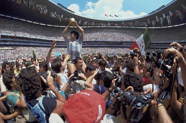 Estadio Azteca: Maradona levantando la Copa del Mundo en 1986