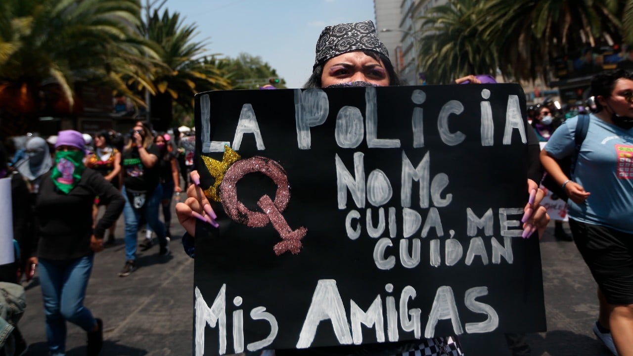 Feministas protestan en la CDMX contra la violencia policiaca