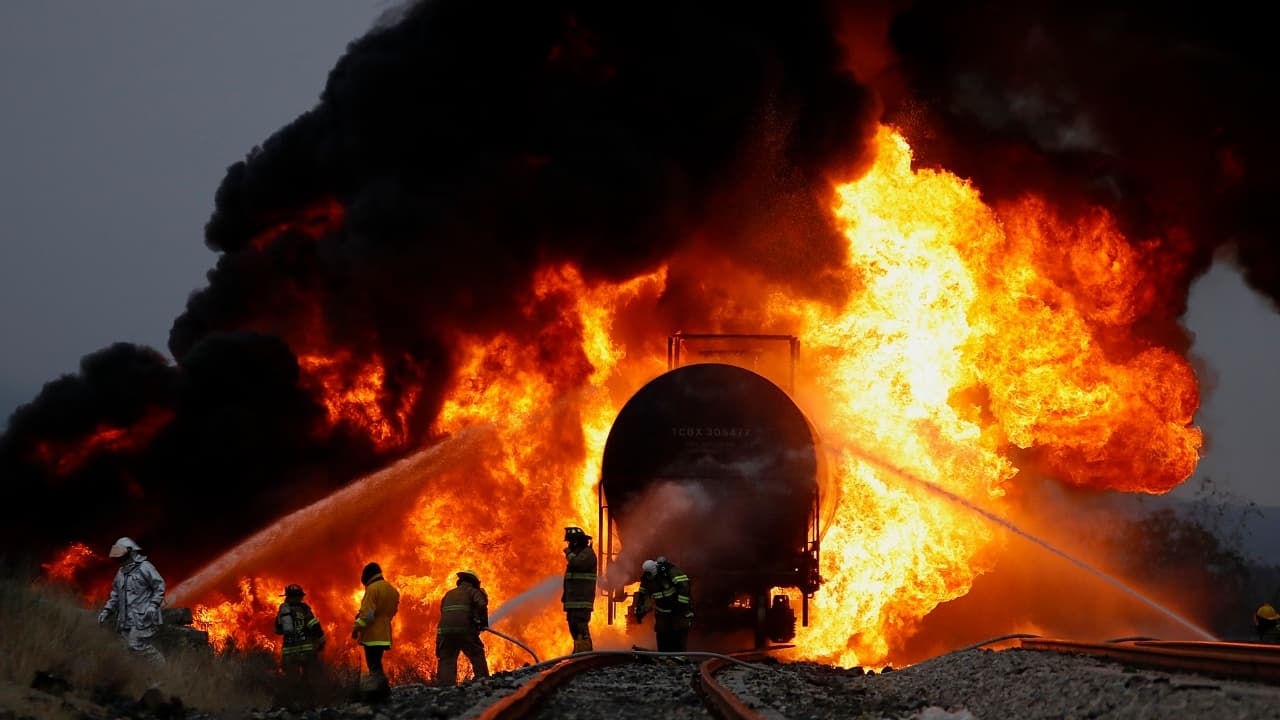 Incendio de vagón de tren en Saltillo moviliza cuerpos de emergencia