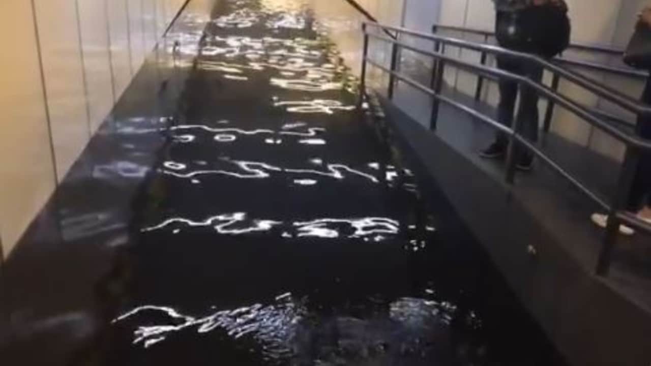 Inundación en el Metro La Raza