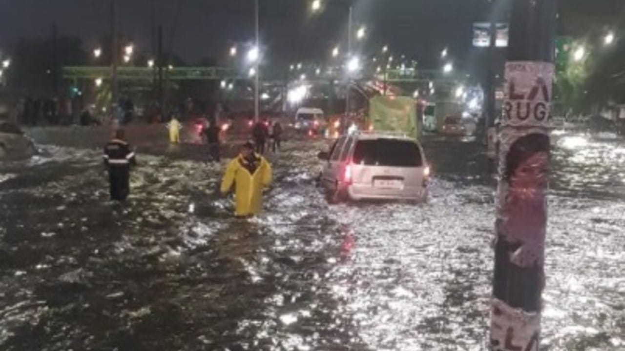 Inundaciones en Zaragoza hacia Ixtapaluca. FOTO Redes Sociales