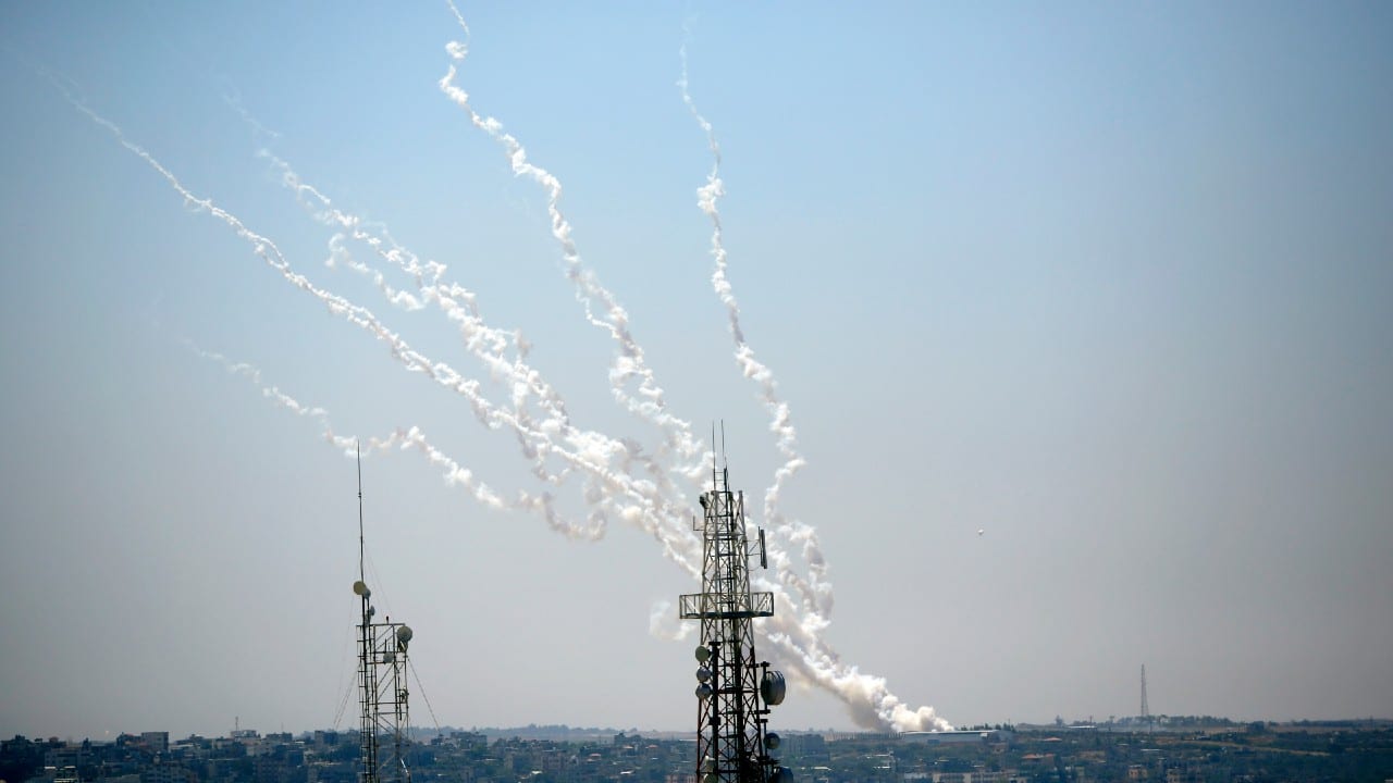 Israel intercepta 90% de mil 600 cohetes lanzados desde Gaza; mueren al menos 18 niños en ataques