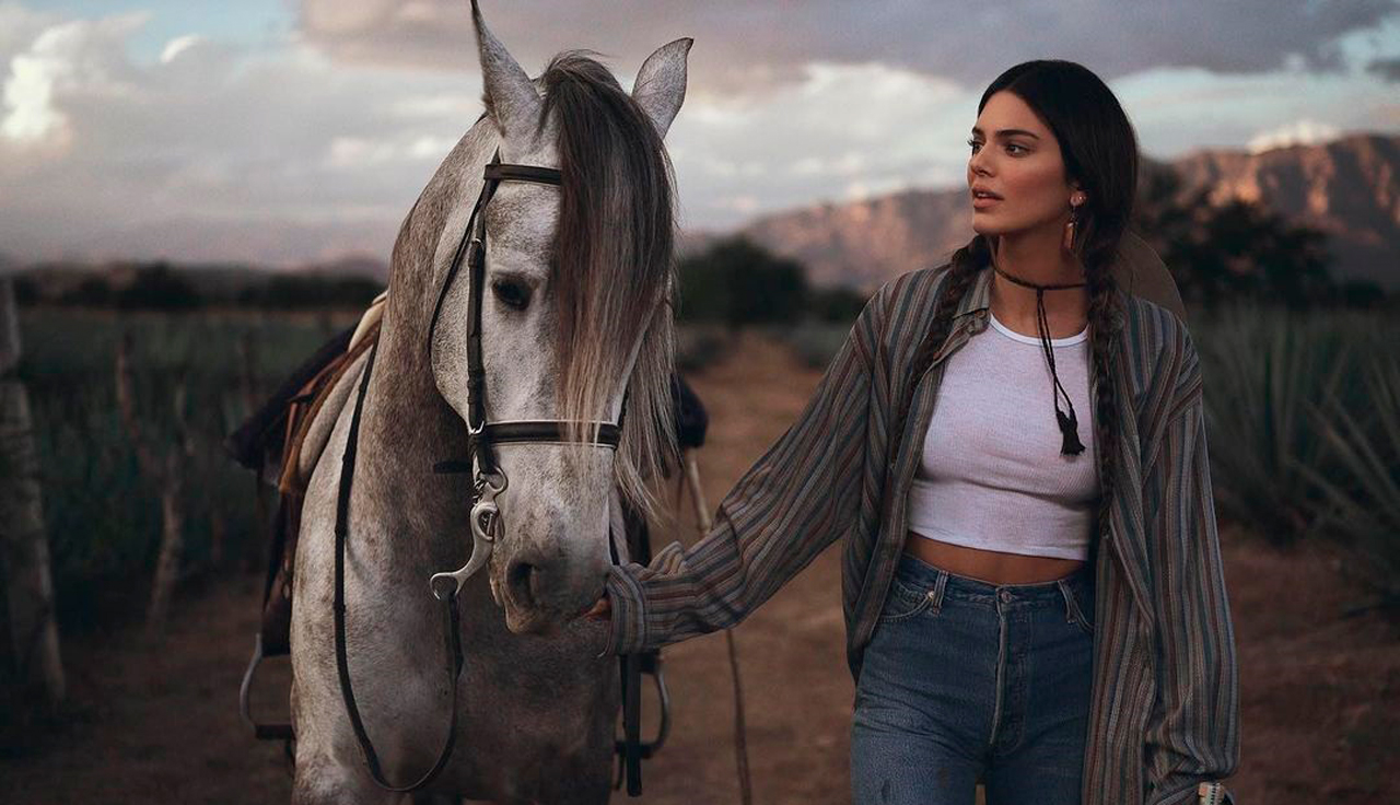 Kendall Jenner recibe críticas tras lanzamiento de tequila y la acusan de apropiación cultural