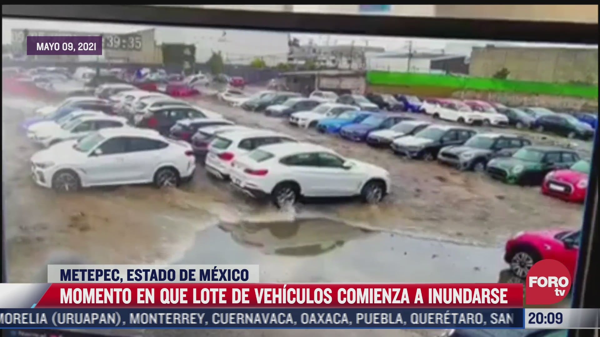 Video: Momento inundación lote a de autos en Metepec