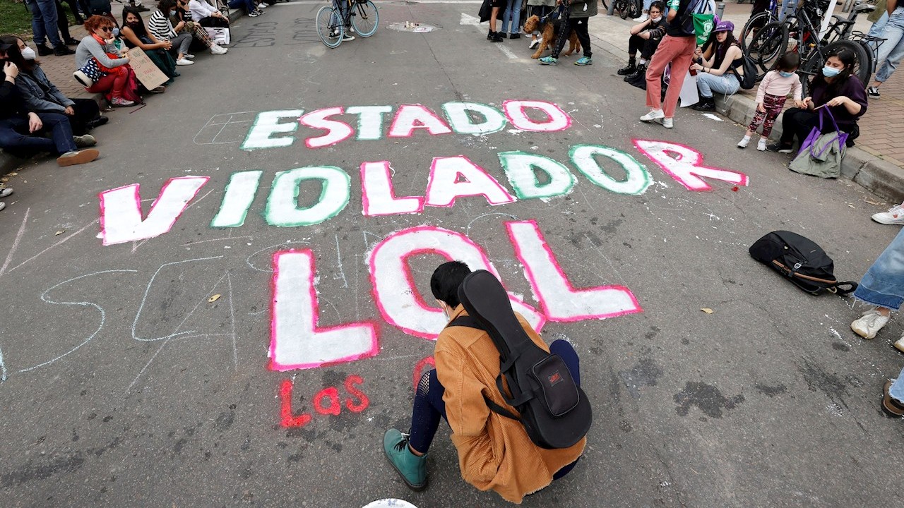 Manifestantes colombianas denuncian violencia sexual por parte de policías
