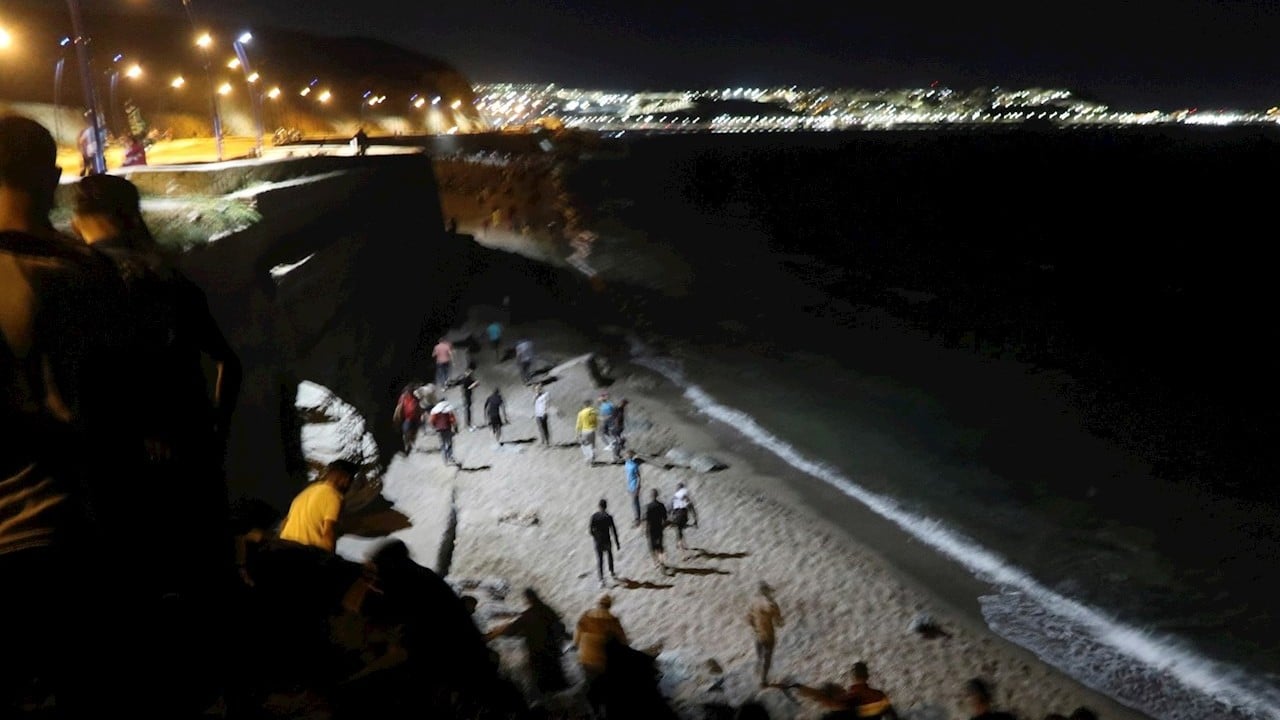 Cerca-de-5-mil-migrantes-llegan-a-Ceuta-desde-Marruecos