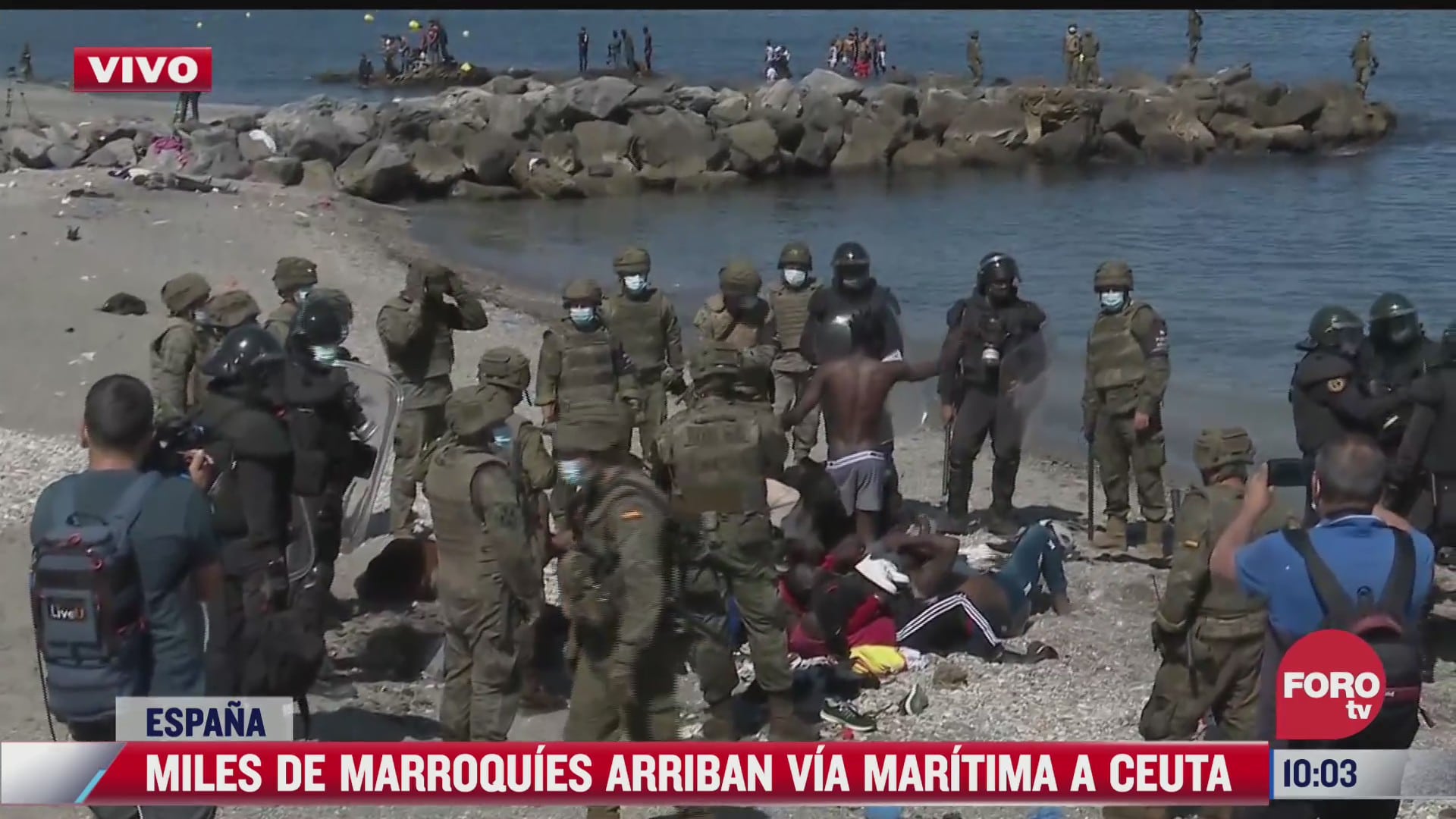 miles de migrantes marroquies llegan via maritima a ceuta