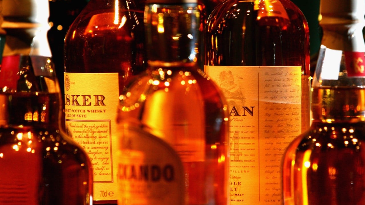 Mueren al menos 25 personas por beber alcohol tóxico en India