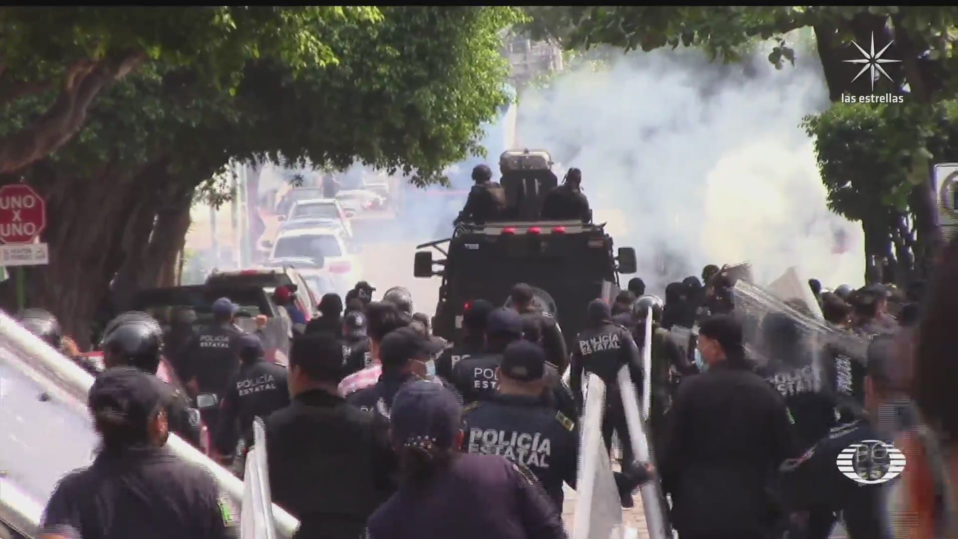 normalistas y policias se enfrentan en tuxtla gutierrez