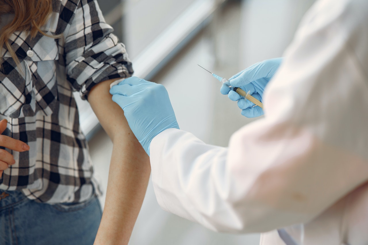 Florida retira la prueba de residencia para recibir vacuna