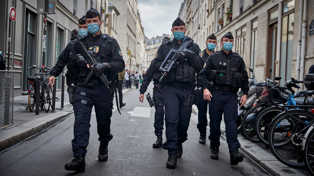 Policías exigen penas más duras para quienes atenten contra la autoridad en París
