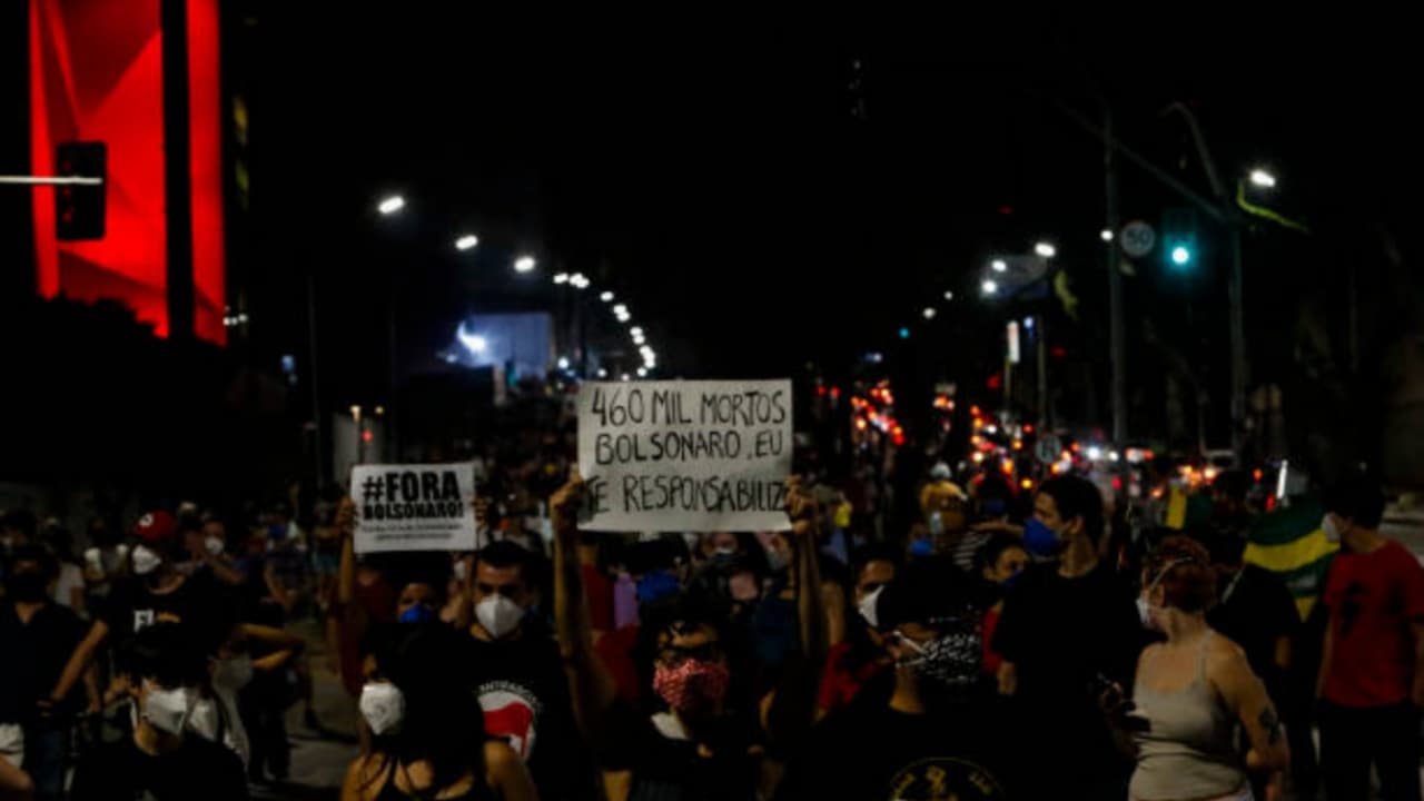 Protestas contra Jair Bolsonaro llevan a las calles a miles de brasileños