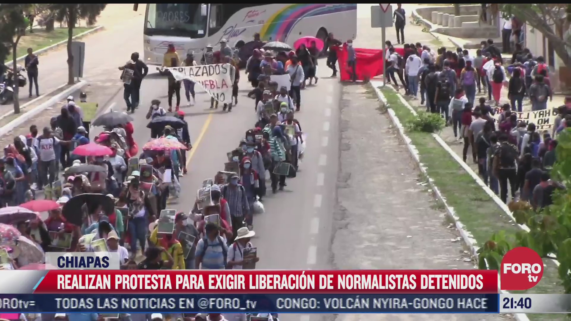 realizan protesta para exigir liberacion de normalistas detenidos