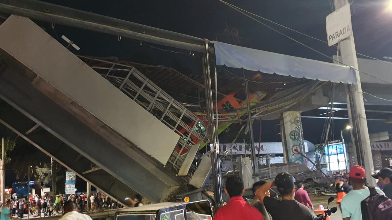 Se desploma 'ballena' con trenes del Metro CDMX en la estación Olivos de la Línea 12