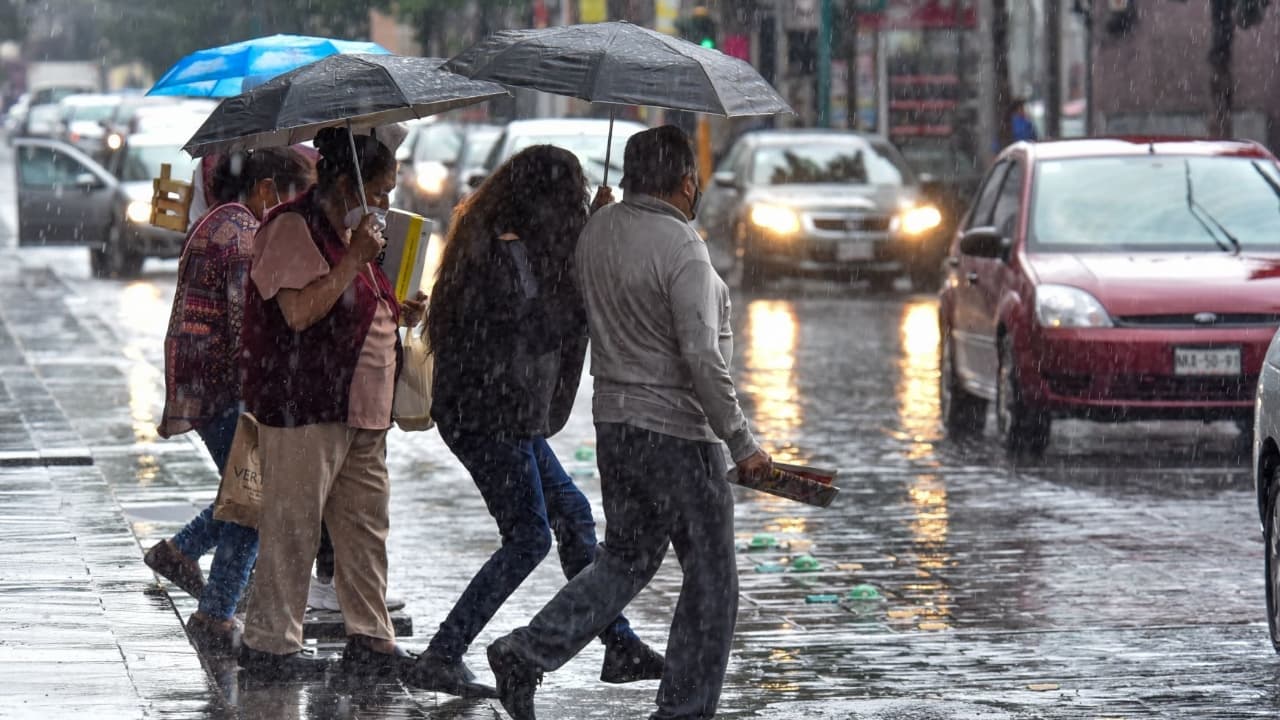 Se esperan fuertes lluvias en gran partes del país por canales de baja presión