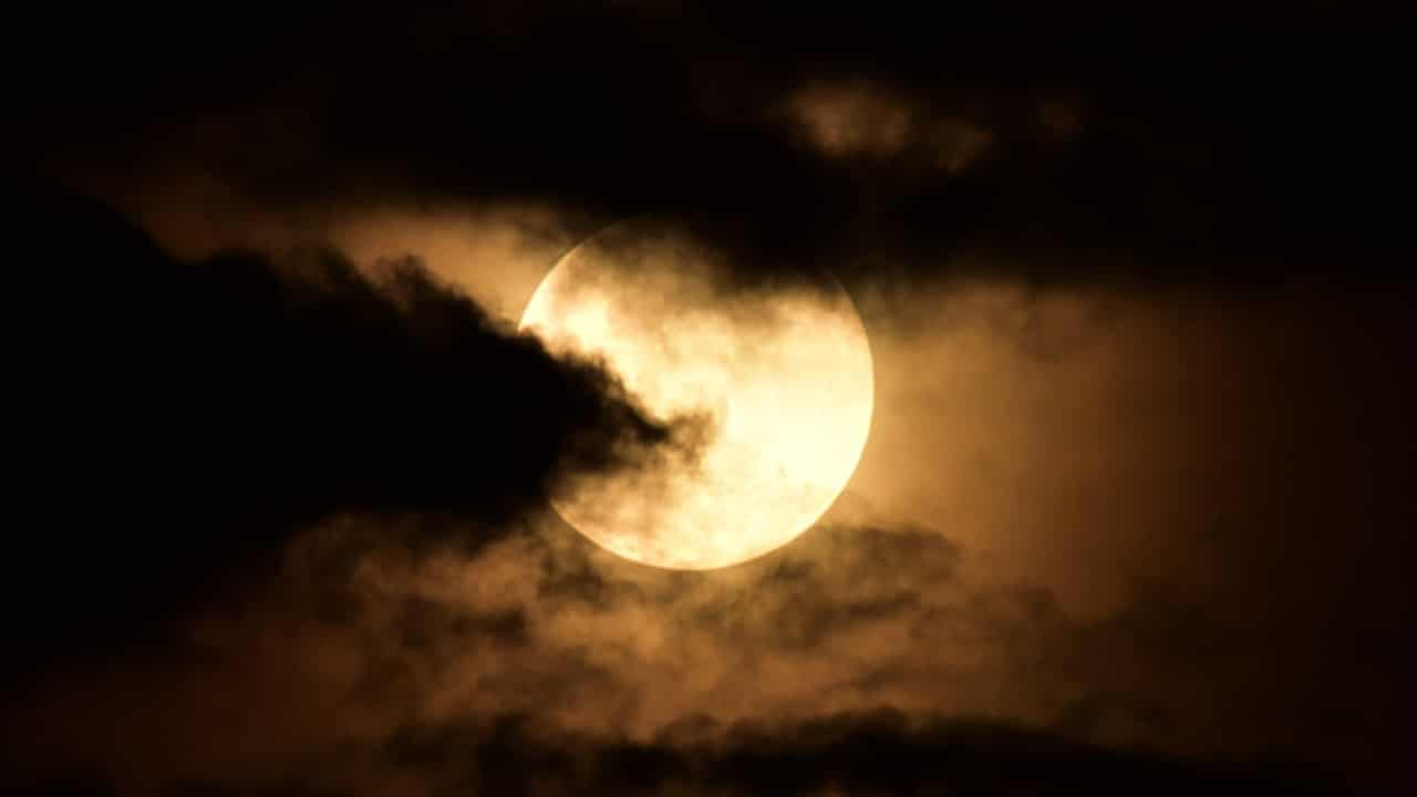 La madrugada de hoy miércoles 26 de mayo se apreció un eclipse lunar. (Foto: Getty Images)