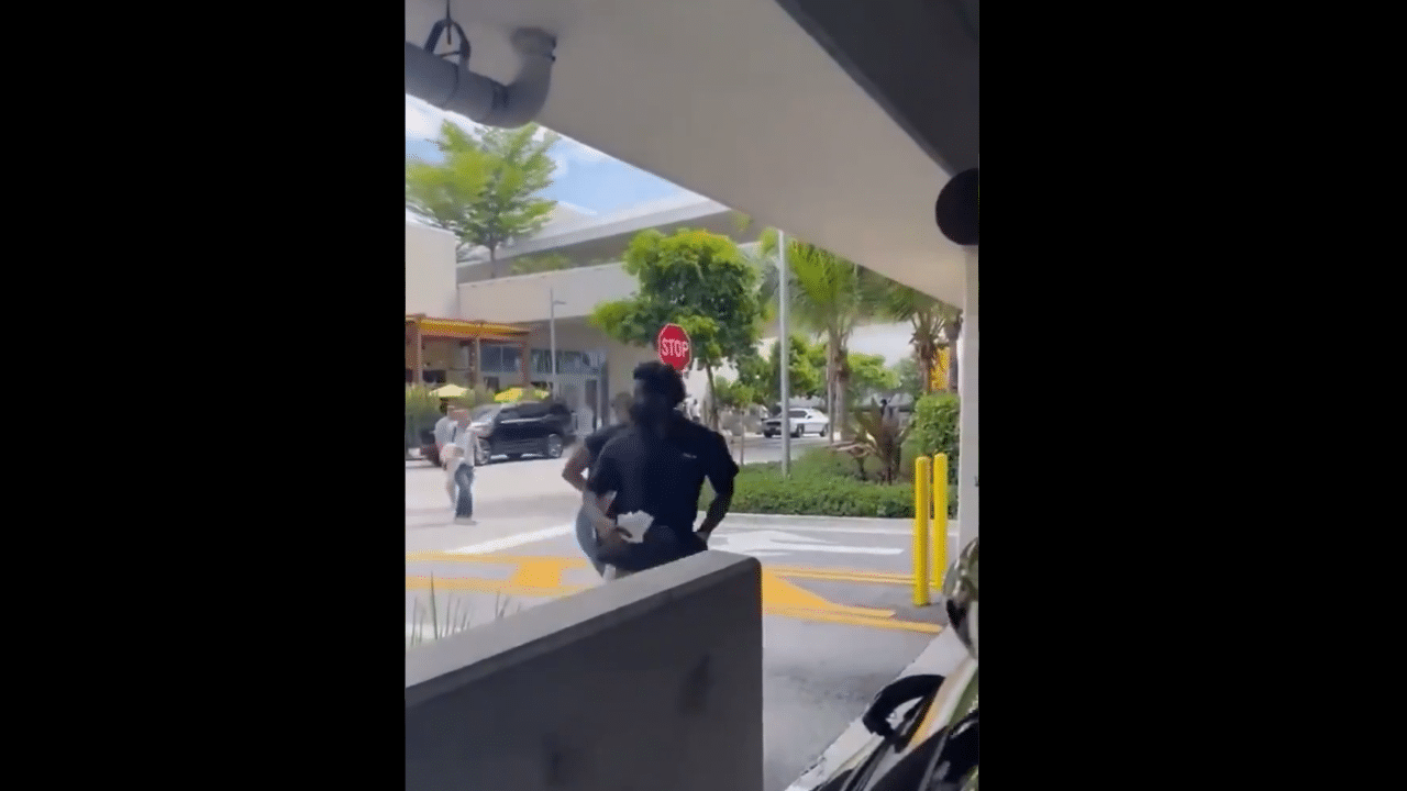 Al menos 3 lesionados por tiroteo en centro comercial en Florida, EEUU