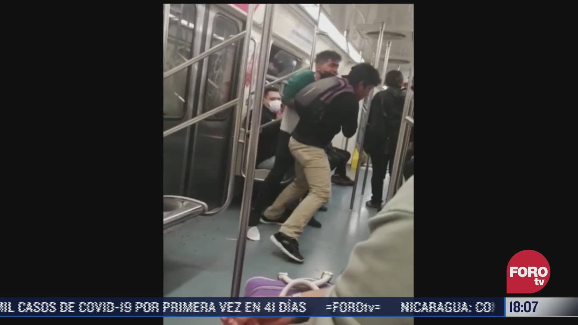usuarios graban pelea en el metro de la cdmx