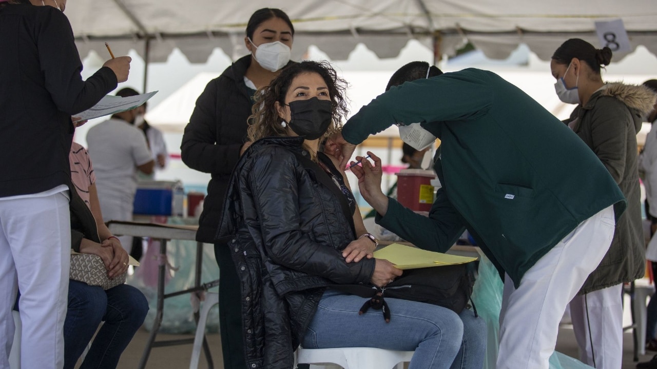 México registra récord en vacunación COVID-19
