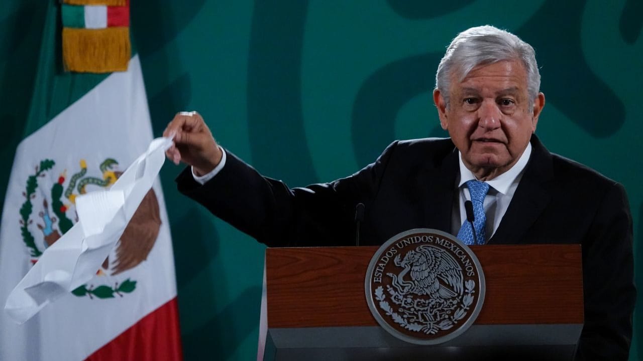 El presidente Andrés Manuel López Obrador durante la conferencia matutina en Palacio Nacional