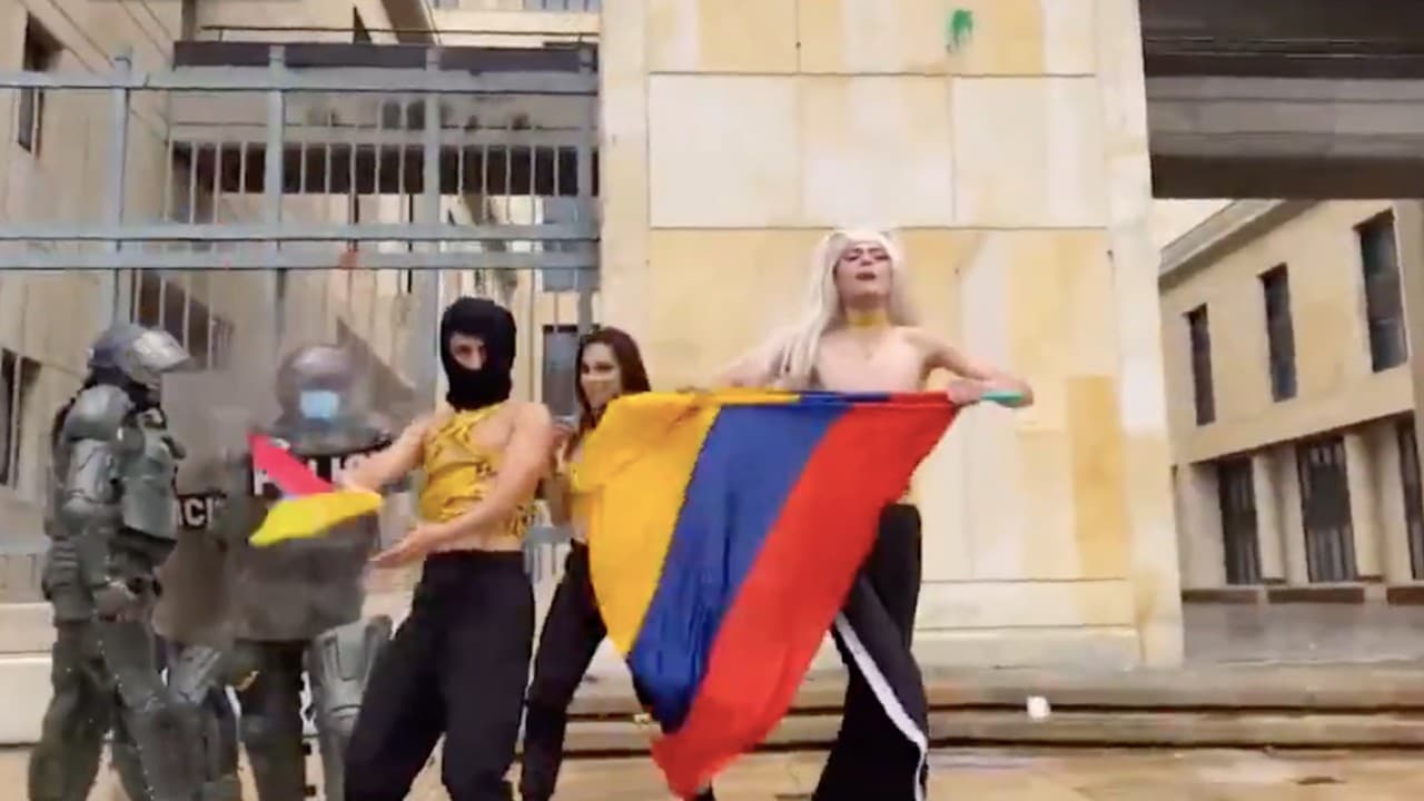 Bailarinas transgénero, ícono de las manifestaciones en Colombia