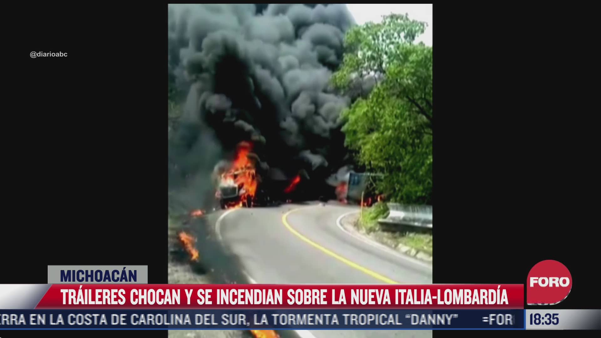 chocan dos traileres en la carretera nueva italia lombardia en michoacan