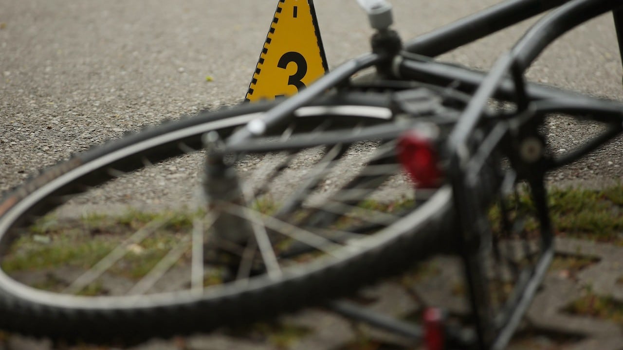 Una bicicleta en el suelo tras un accidente (Getty Images, archivo)
