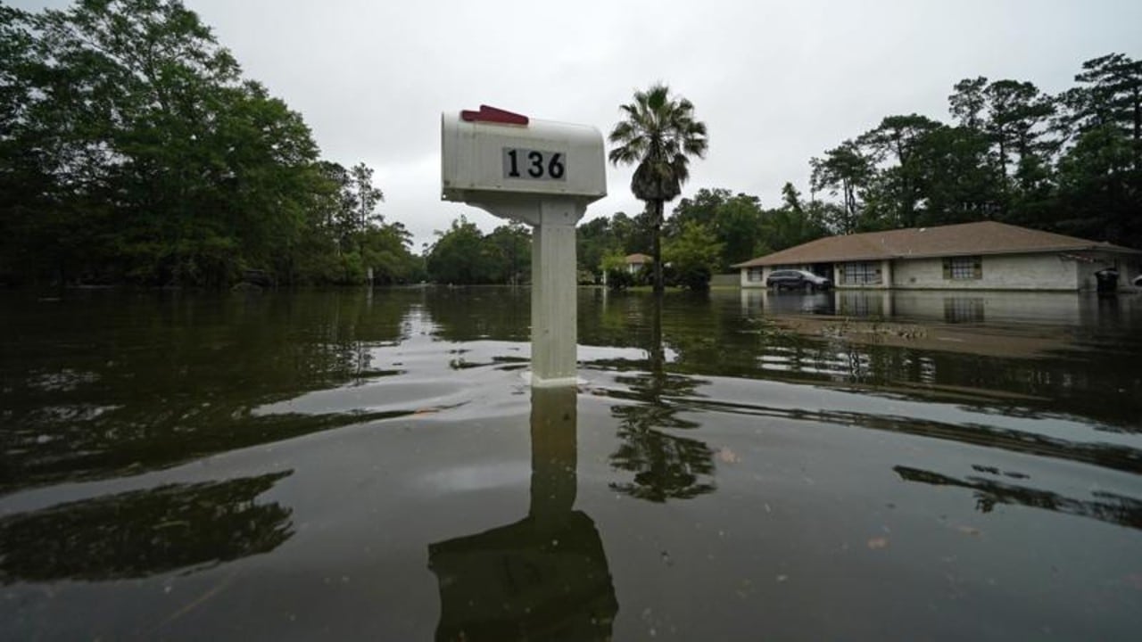 Claudette provoca peligrosas inundaciones en el sur de EEUU