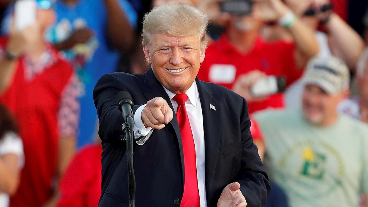 El exmandatario Donald Trump celebra su primer mitin ante cientos de sus partidarios en Wellington, Ohio