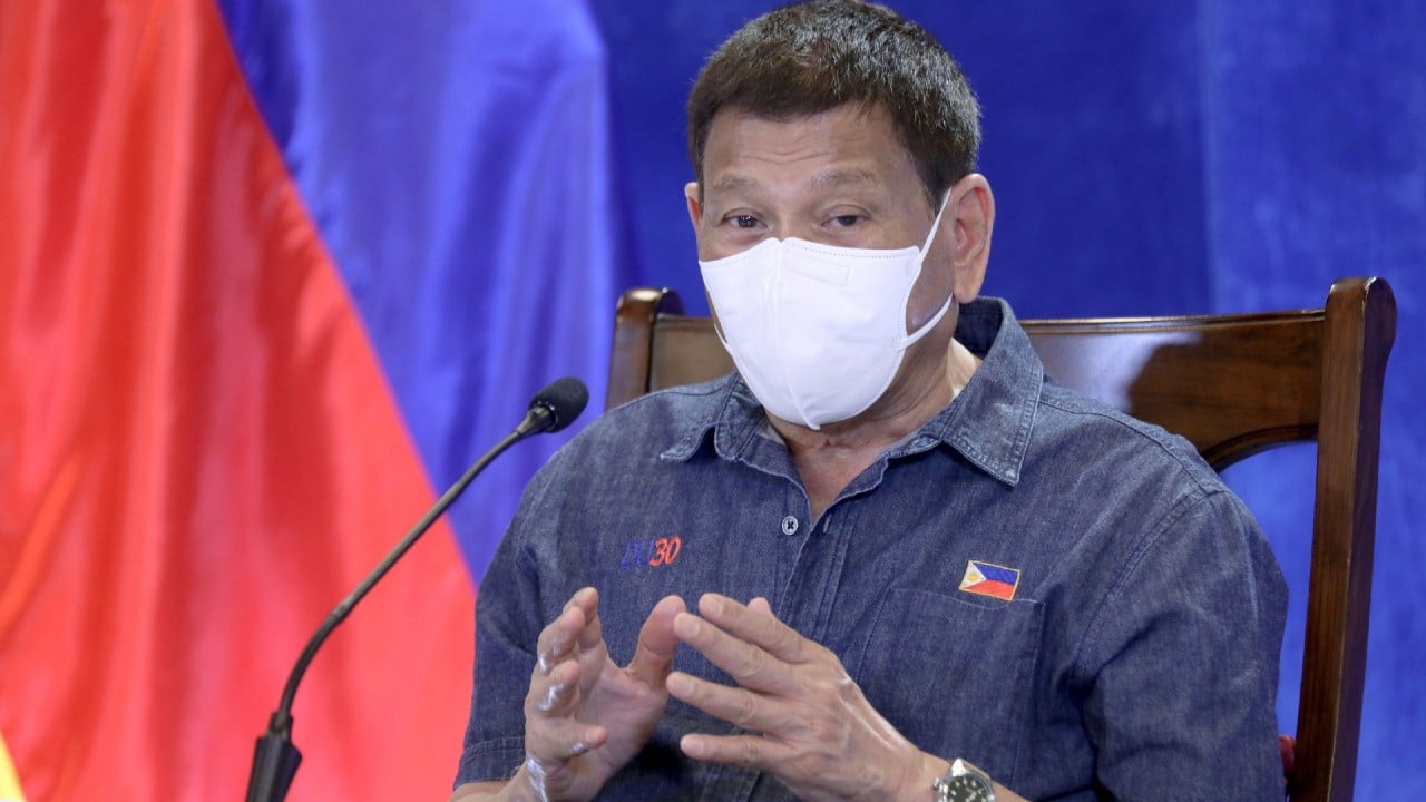 Duterte amenaza con arrestar a filipinos que rechacen vacuna contra COVID-19