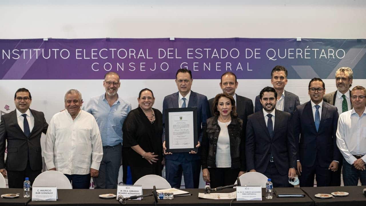 Entregan constancia a Mauricio Kuri como gobernador electo de Querétaro
